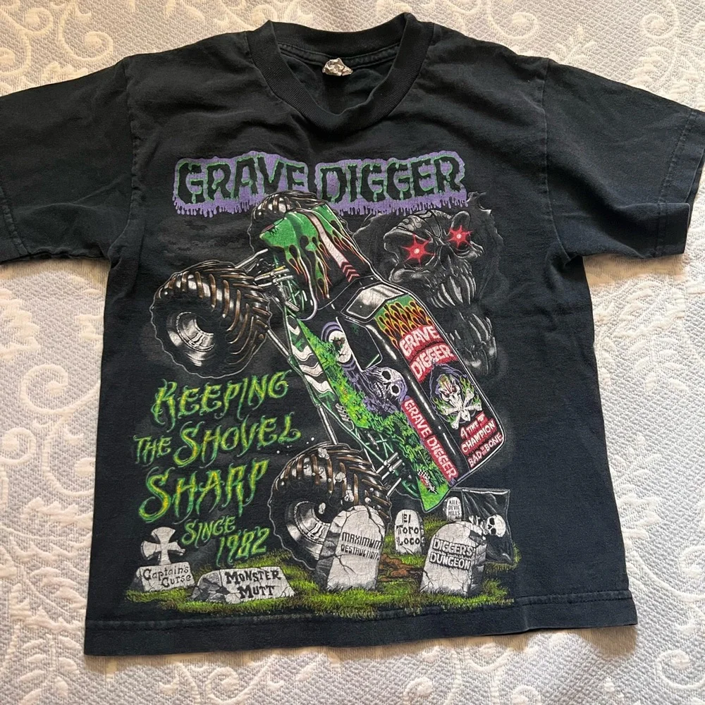 1992 Grave Digger Black T-Shirt baby tee Y2k - Picture 1 of 4